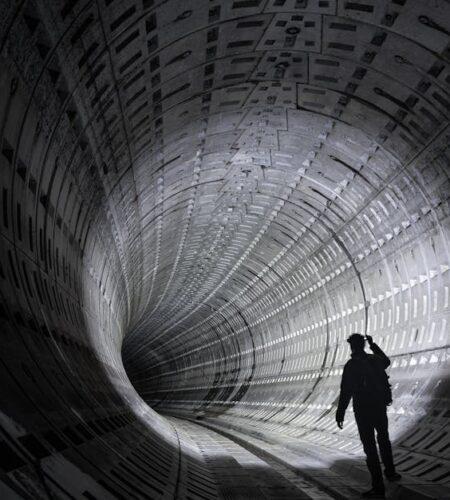 découvrez le phénomène de la vision tunnel : quand la concentration intense sur un objectif limite notre perception du reste du monde. explorez ses implications sur la prise de décision et le bien-être.