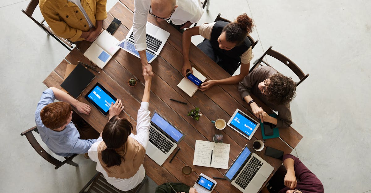 découvrez les clés du leadership efficace : inspirez, motivez et guidez vos équipes vers le succès. apprenez à développer votre style de leadership et à surmonter les défis pour une carrière épanouissante.