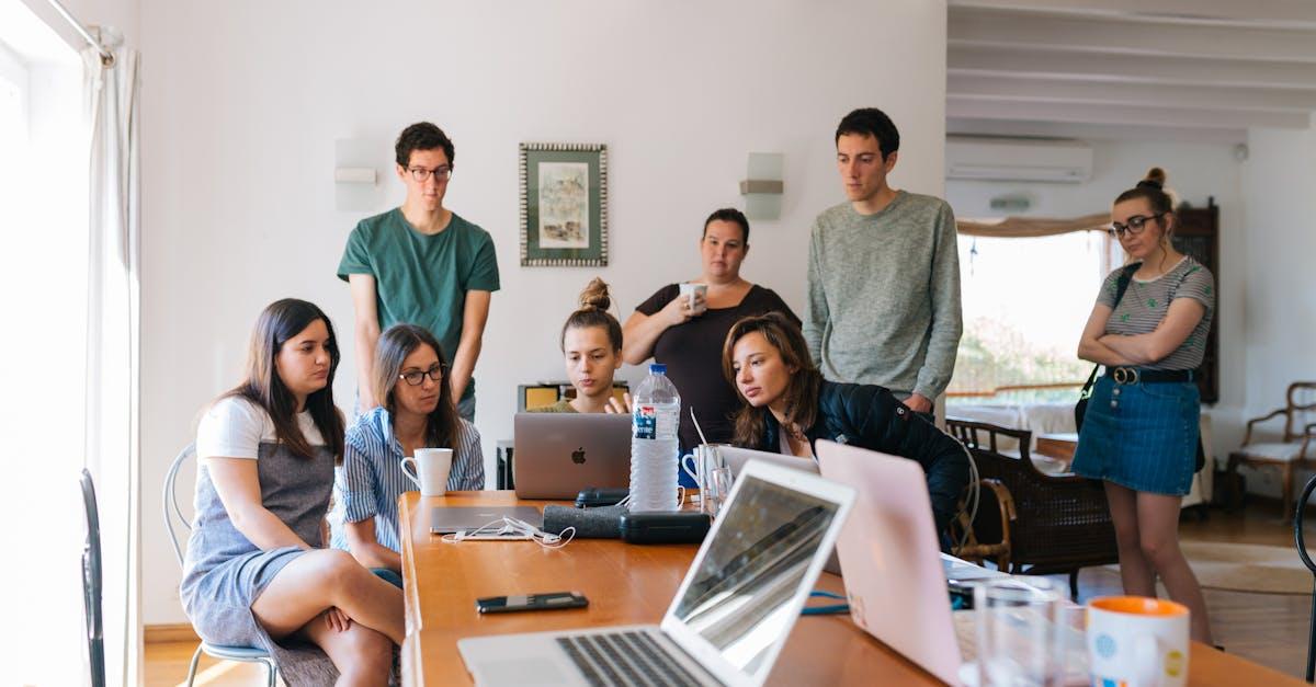 découvrez l'importance de la communication dans notre vie quotidienne : ses techniques, ses enjeux et comment améliorer vos échanges interpersonnels pour établir des relations solides et efficaces.