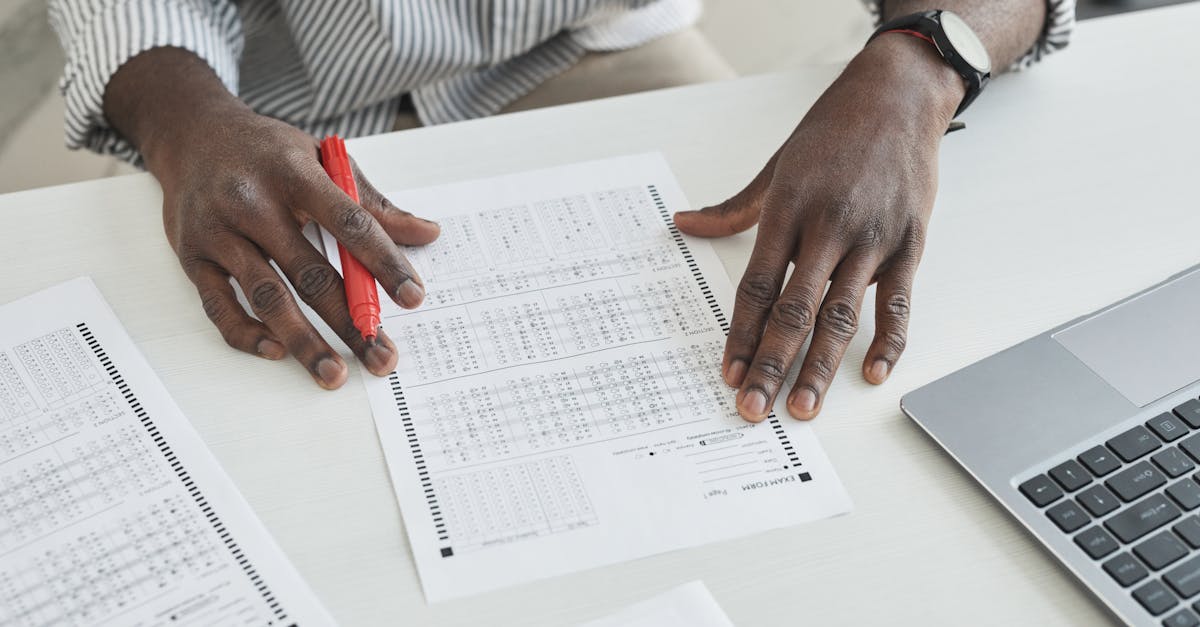 découvrez l'évaluation des emplois, un processus stratégique visant à analyser et à valoriser les postes au sein d'une organisation. apprenez comment optimiser la gestion des ressources humaines et améliorer la productivité grâce à des méthodes efficaces d'évaluation des compétences et des responsabilités.