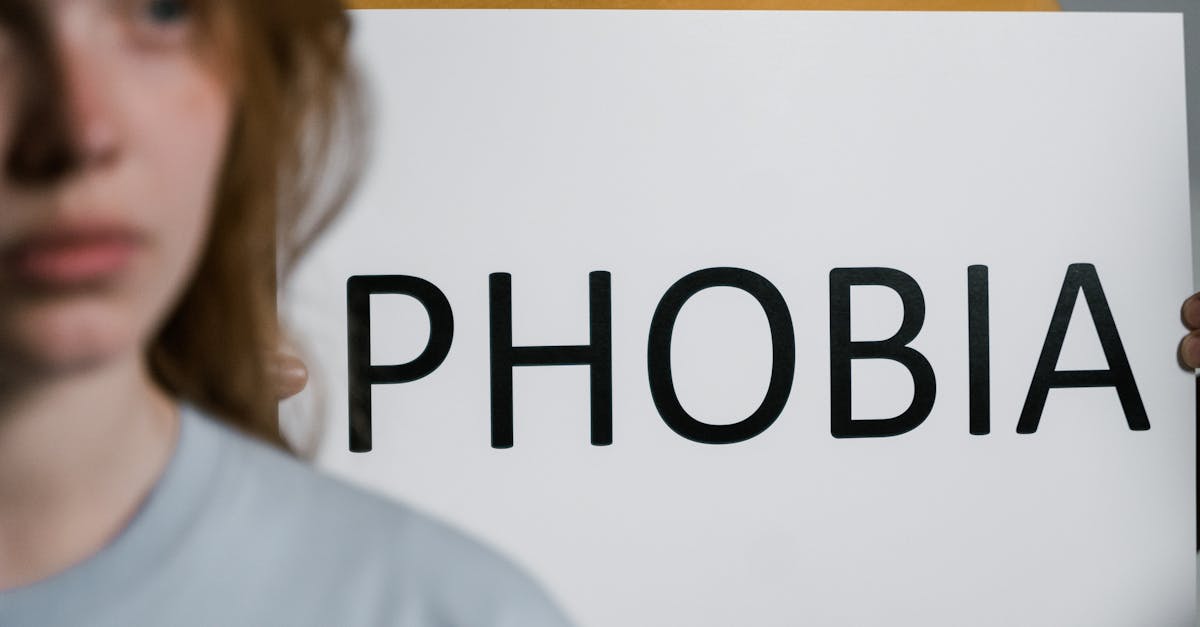 découvrez les signes d'alerte liés à la santé mentale afin de mieux comprendre et reconnaître les problèmes potentiels. informez-vous sur les symptômes, changements de comportement et autres indicateurs importants pour prendre soin de votre bien-être mental et celui de vos proches.