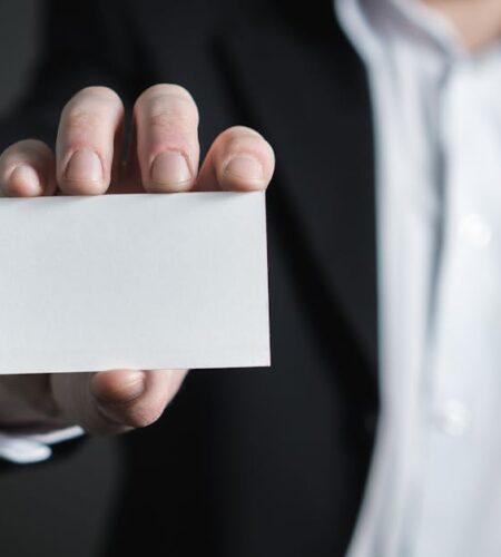 découvrez l'art du personal branding pour construire une identité unique et authentique. apprenez à valoriser vos compétences, à améliorer votre visibilité et à développer votre réseau professionnel grâce à des stratégies efficaces et adaptées à votre personnalité.