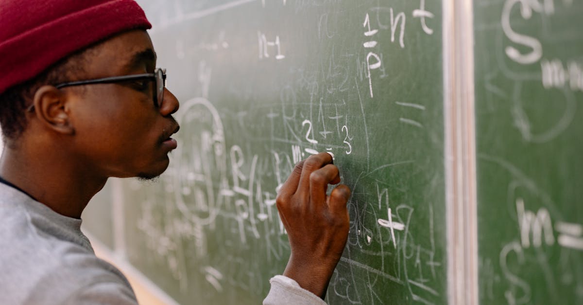 découvrez le monde fascinant des professeurs d'université, des experts passionnés qui forment les générations futures, partagent leurs connaissances et contribuent à la recherche innovante. plongez dans leur quotidien, leurs méthodes d'enseignement et leur impact sur l'éducation supérieure.