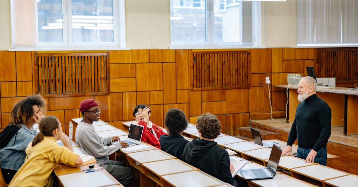 découvrez le monde fascinant des professeurs d'université, des experts passionnés qui façonnent l'avenir académique et inspirent les étudiants à travers leurs recherches et leurs enseignements. apprenez-en plus sur le rôle essentiel qu'ils jouent dans l'éducation et leur impact sur la société.