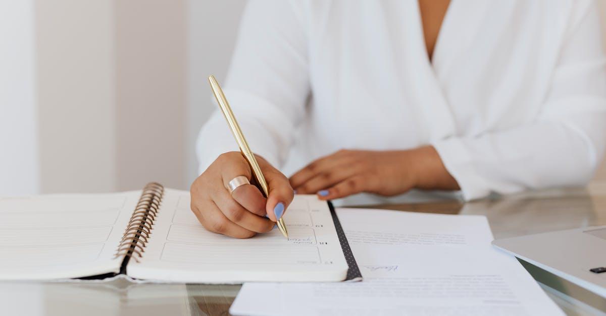 découvrez comment gérer efficacement un changement de planning de travail. obtenez des conseils pratiques pour adapter votre emploi du temps, minimiser les impacts sur votre productivité et maintenir un bon équilibre entre vie professionnelle et personnelle.