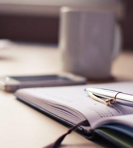 découvrez comment gérer efficacement les changements de votre emploi du temps de travail. adaptez-vous aux nouvelles horaires, assurez votre productivité et trouvez un équilibre entre vie professionnelle et personnelle.