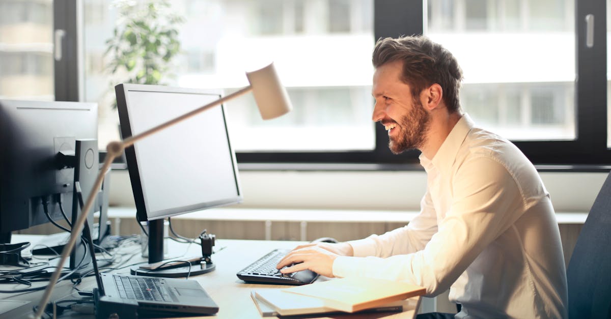 découvrez comment adopter le ton d'email idéal pour renforcer vos communications professionnelles et créer de meilleures relations avec vos destinataires.