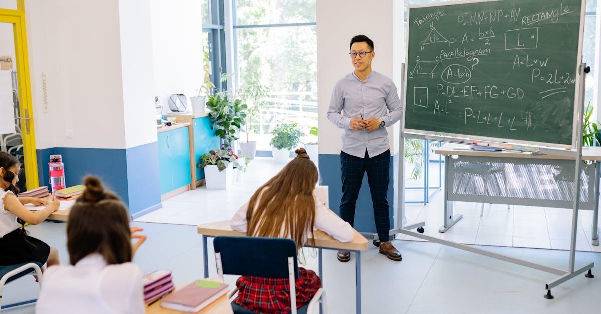 découvrez les étapes essentielles pour un transfert d'école réussi, les documents nécessaires et nos conseils pour faciliter le changement d'établissement scolaire de votre enfant.