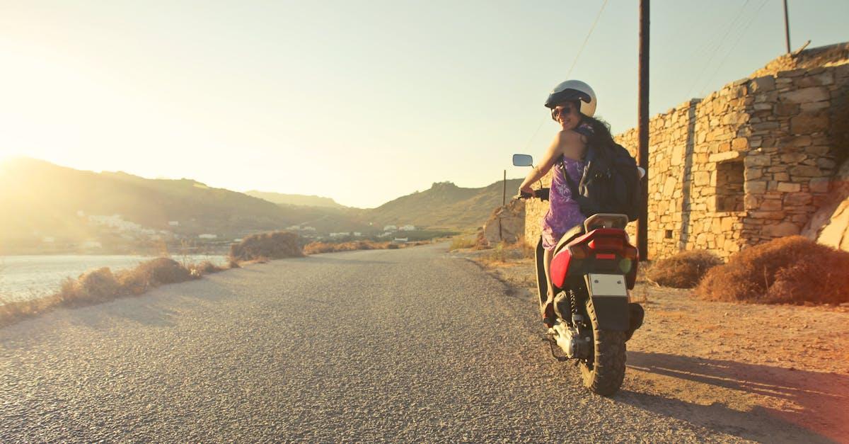 découvrez tout ce qu'il faut savoir sur les scooters : conseils d'achat, modèles tendances, avantages, sécurité et astuces pour entretenir votre scooter au quotidien.