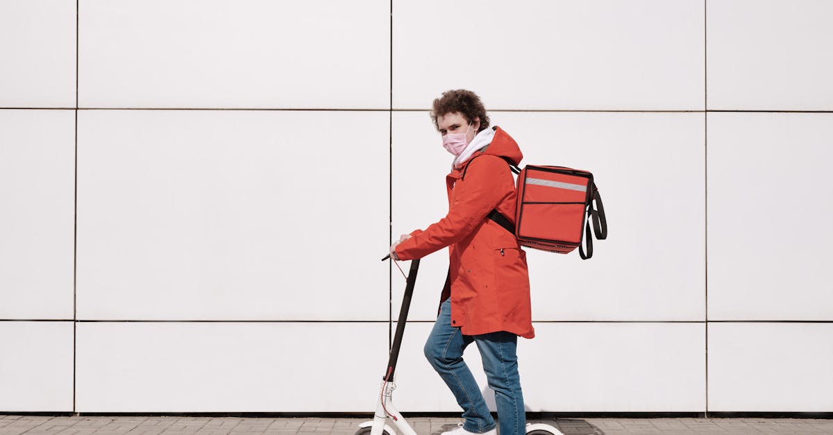 découvrez tout ce qu'il faut savoir sur les scooters : conseils d'achat, guide d'entretien, comparatifs des meilleurs modèles et astuces pour bien choisir votre scooter, que vous soyez débutant ou expérimenté.