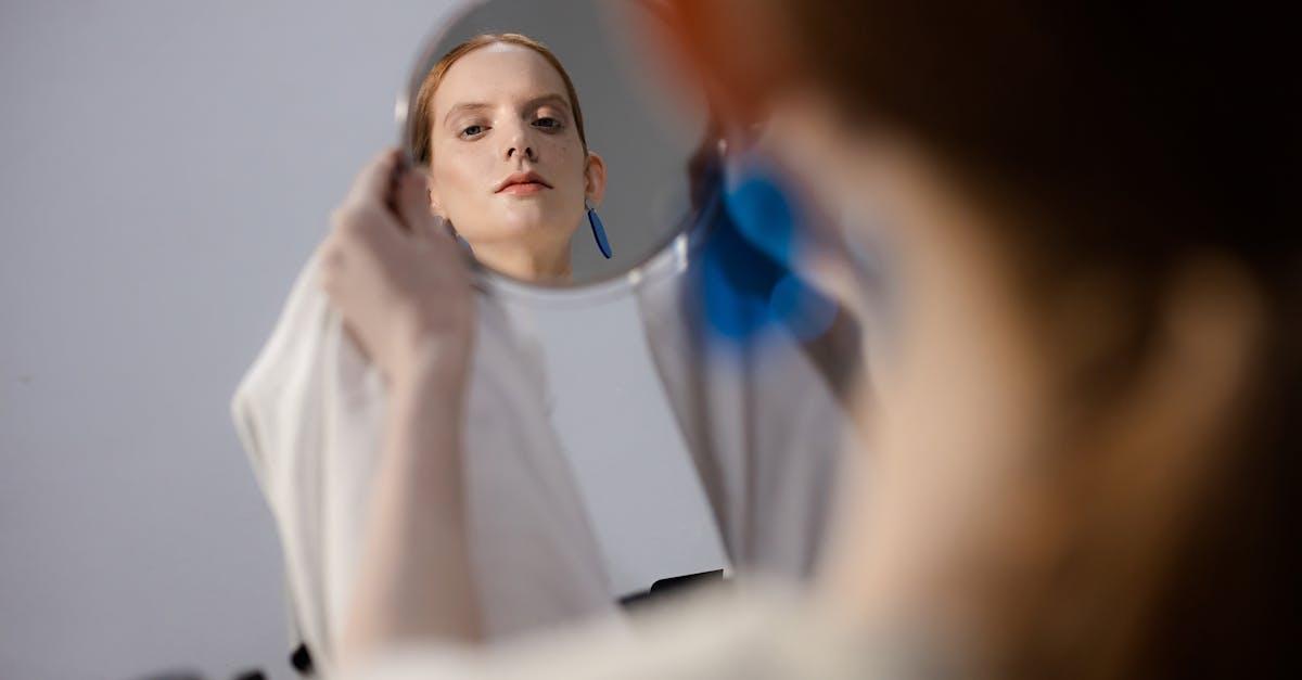 découvrez comment améliorer votre self-image grâce à des conseils pratiques pour renforcer votre confiance et votre estime de soi au quotidien.